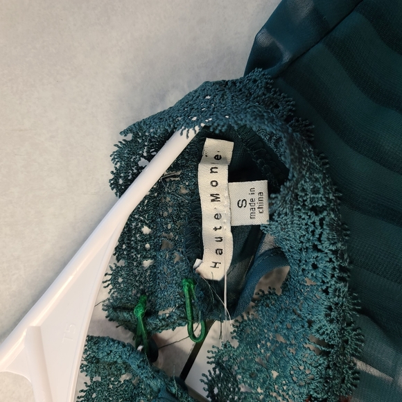 🆕️ Esmerald Green Long Sleeve Blouse - Picture 8 of 8